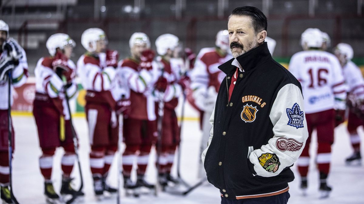 Největší výzva trenéra Hrouzka. Na hokejový seriál Lajna naváže film